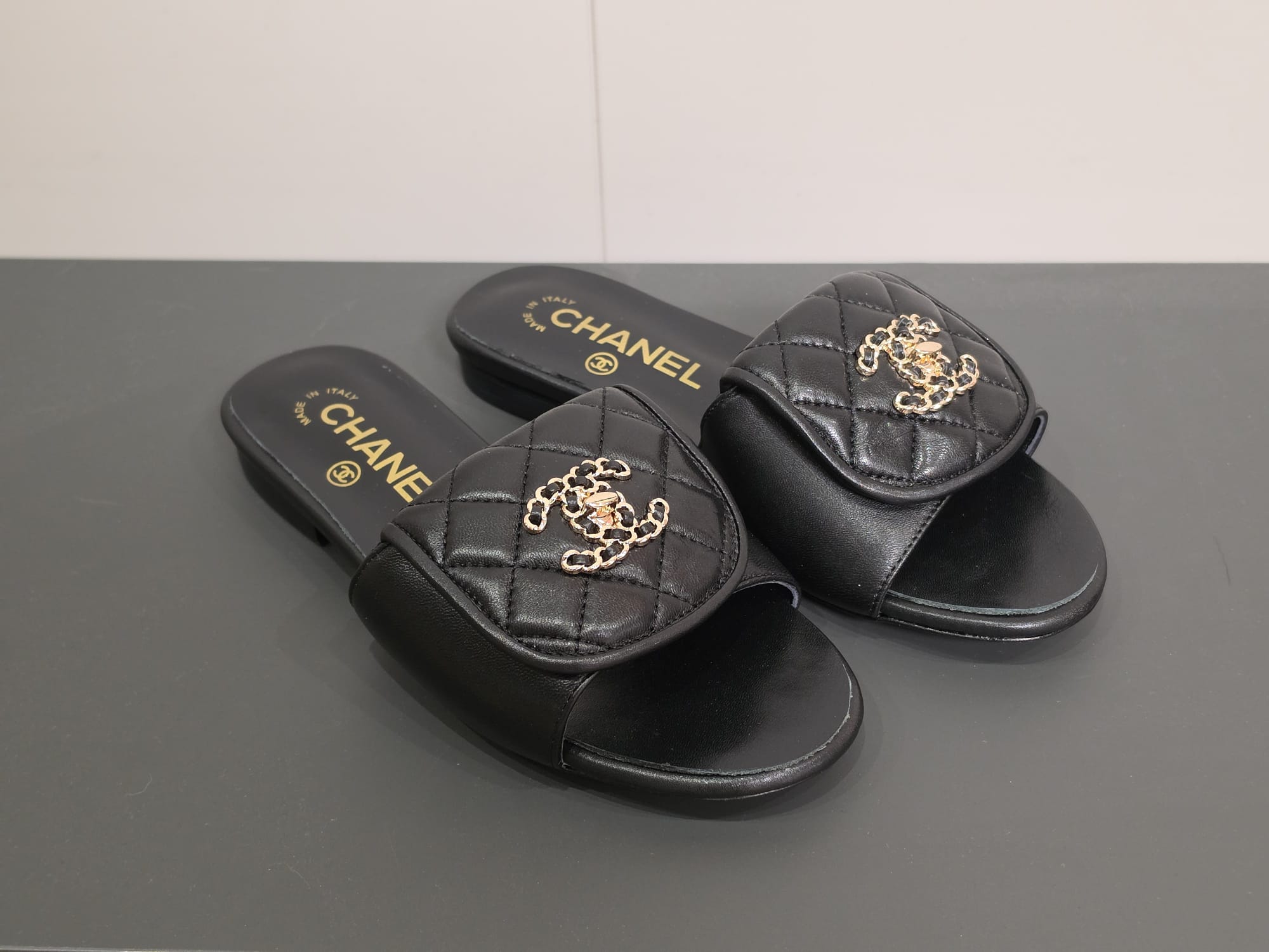 Чехли CHANEL “Édition Exclusive Noir” – ексклузивно качество